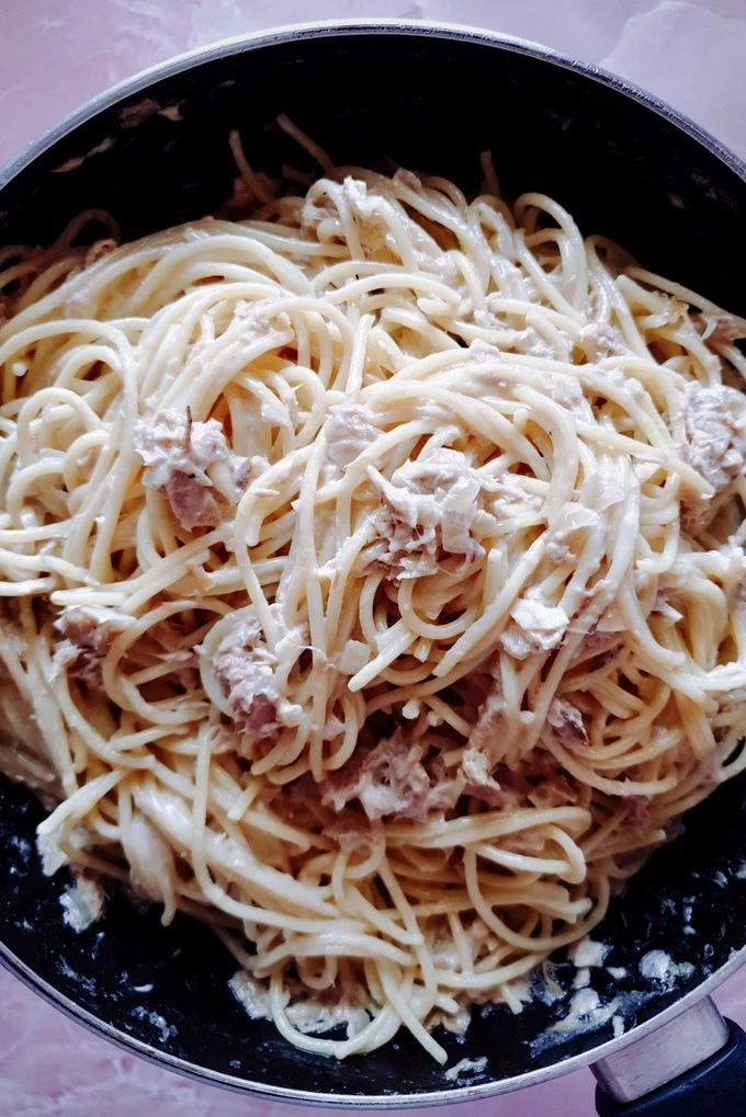A close-up of BEST and EASY Creamy Garlic Canned Tuna Pasta Recipe in a skillet